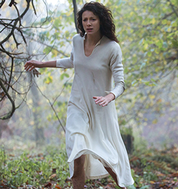 Outlander-101-Claire-runs250x266